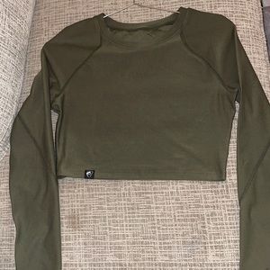 ALPHALETE long sleeve crop